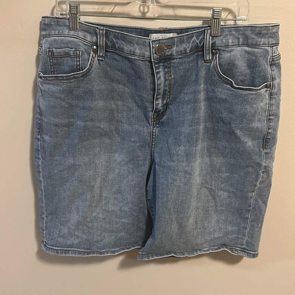 Lane Bryant Boyfriend Midi Shorts 14 Mid Rise Blue Denim Stretch Bermuda 18x8